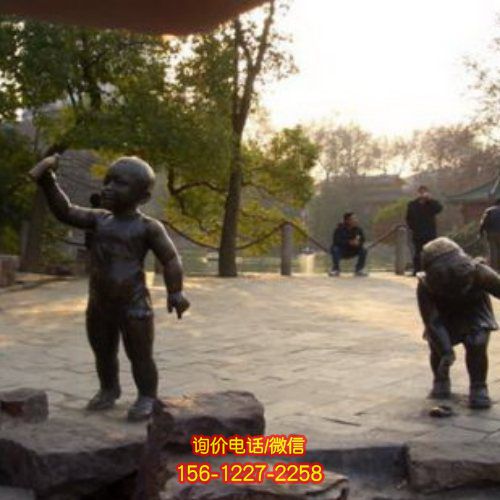 玻璃鋼人物雕塑，為廣場(chǎng)增添靈動(dòng)之美