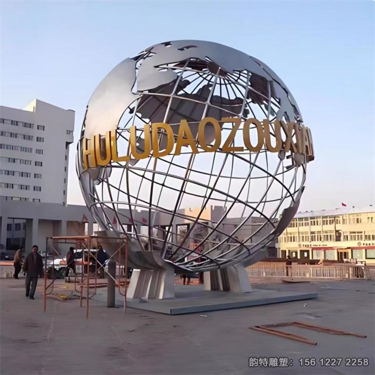 會轉動的大型不銹鋼地球儀雕塑實物圖 會轉動的大型不銹鋼地球儀雕塑實物圖
