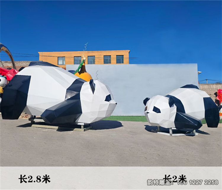 不銹鋼熊貓雕塑案例分享 戶外幾何熊貓實拍圖 不銹鋼熊貓雕塑案例分享 戶外幾何熊貓實拍圖